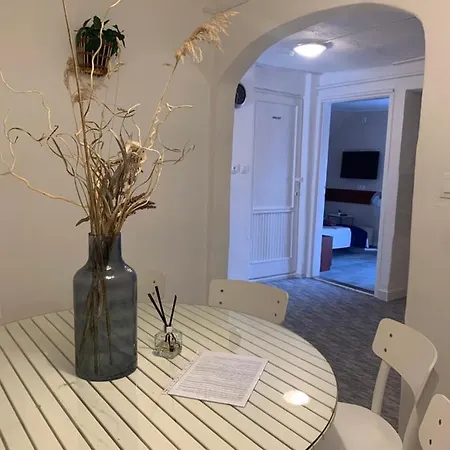 Simply House Apartment *